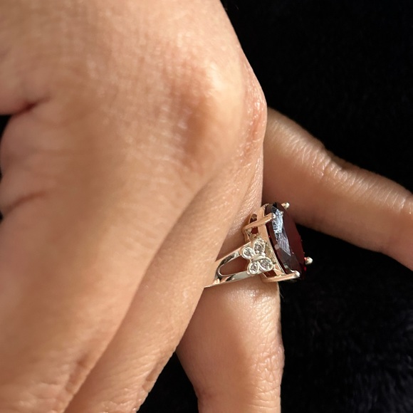 Red oval ring - Picture 5 of 6